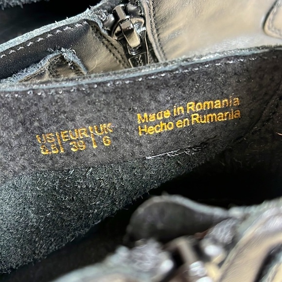 🆕 ALDO BLACK LEATHER ANKLE BOOTS WITH GOLD METAL ON THE TIP SIZE 8.5 - Picture 10 of 11